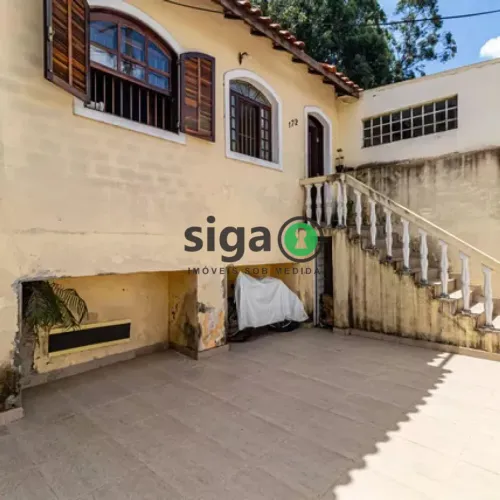 Casa acolhedora para viver com tranquilidade e qualidade de vida ao lado de áreas verdes.