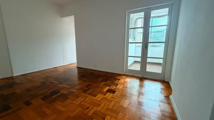 V E N D A - Apartamento de 1 quarto com dependência no Centro