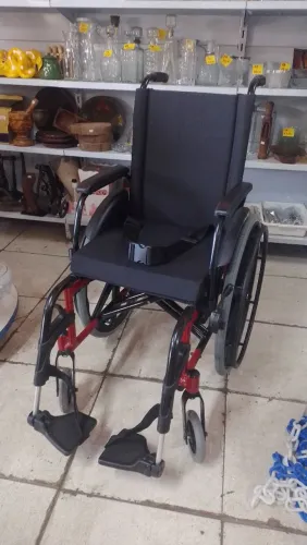 Cadeira De Rodas Ortobras K2 (semi nova dois meses de uso)