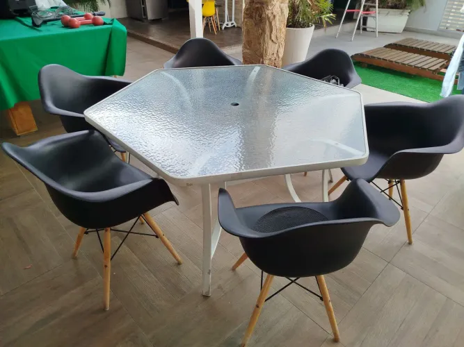 Vendo mesa com 6 cadeiras