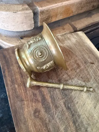Pilaozinho de bronze de cozinha antigo