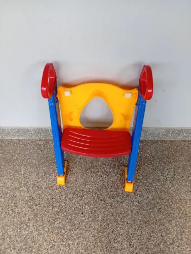 Troninho redutor de assento de vaso sanitário privada infantil
