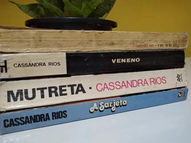 LIVROS CASSANDRA RIOS - VENENO/MUTRETA/SARJETA