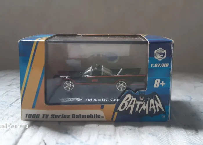 Hot wheels batmobile 1:87
