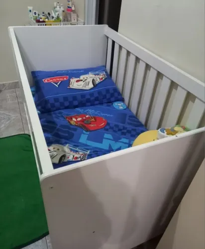 Berço abracadabra e colchão incluso.