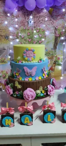Bolo ( tema jardim encantado)