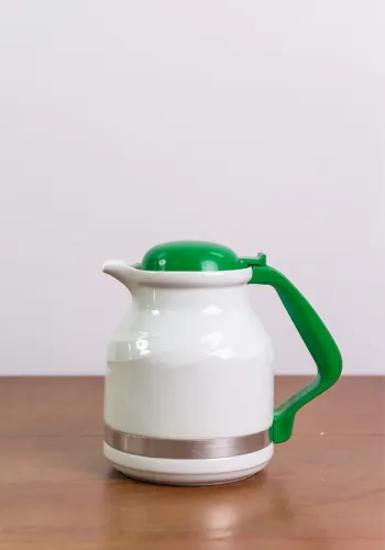 Leiteira / Jarra Vintage de Porcelana Branca com Tampa Verde