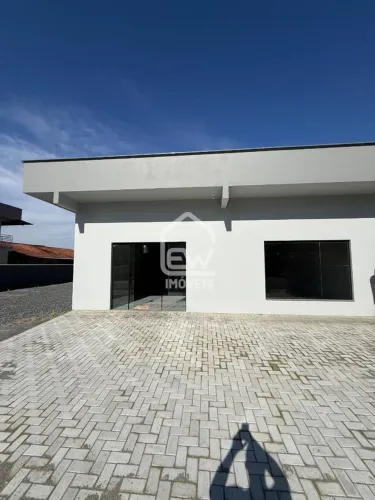 Aluga-se: Galpão Comercial / Industrial com 300m² e Acesso Lateral Massaranduba, SC
