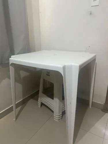 Mesa quadrada plástico