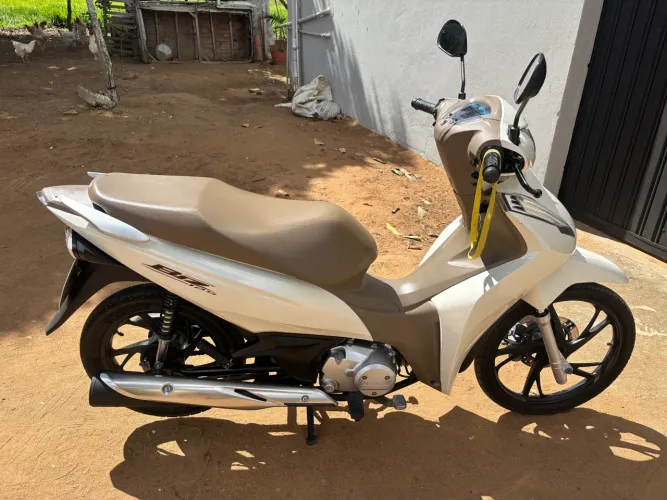 Biz 125, única dona!