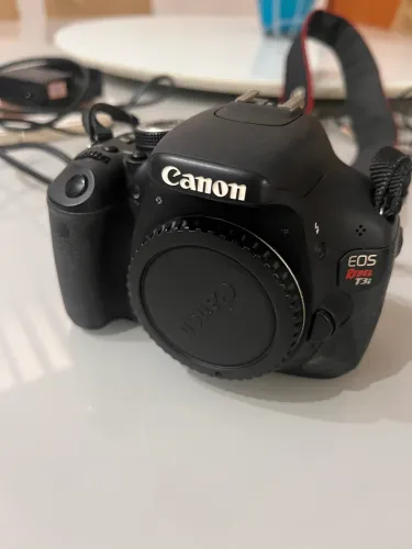 Vendo Câmera Canon 600D T3i Corpo 15000 cliques