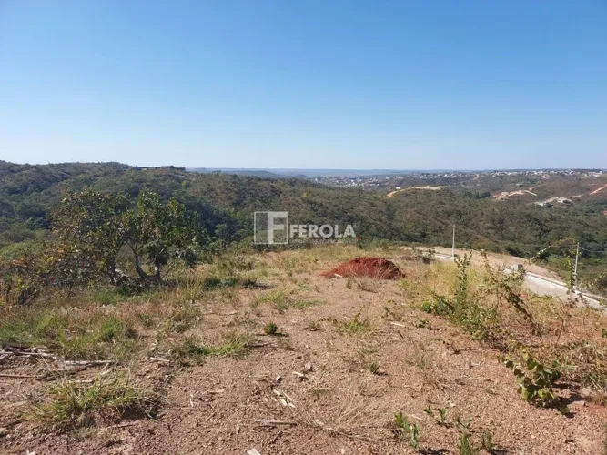 Mansões Itaipú que fica em área particular e tem toda uma infra-estrutura, com guarita