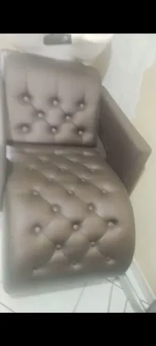 Lavatório e cadeira