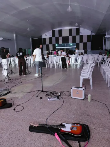 Kit guitarra, pedaleira e cordas