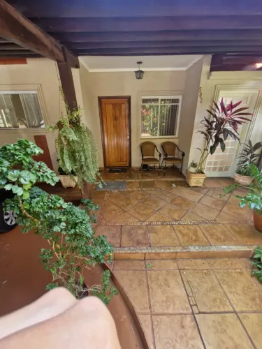 Casa em condomínio fechado, bairro Jardim Manoel Penna, Zona Leste em Ribeirão Preto/SP.