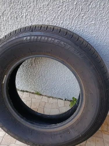 Pneu Brigstone semi novo aro 14