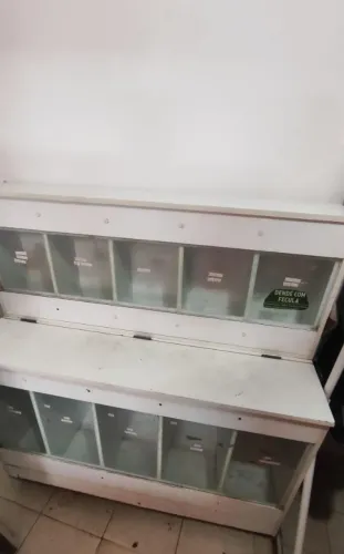 Dispenser madeira para ração e grãos
