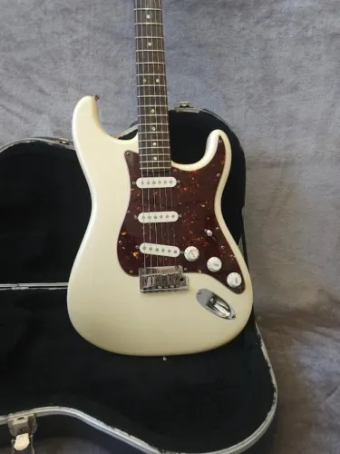 Guitarra Fender Stratocaster American Deluxe - USA - Avalio trocas