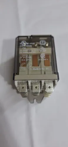 Relé Finder 24V tripla ação 62.83.9.024.0000
