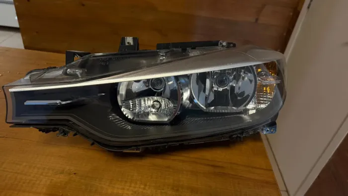 Farol BMW Série 3 F30 Original - Novo - Importado dos EUA - R$ 1.500