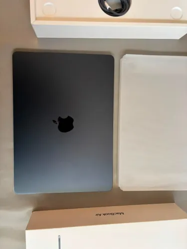 Macbook Air M2 16GB 256GB novo