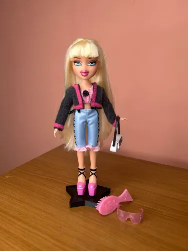 Bratz Cloe goin out