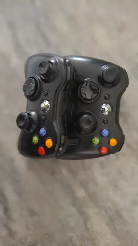 XBOX 360 - 2 CONTROLES ORIGINAL SEM FIO!! ?