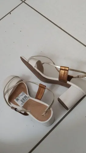 Sandalia salto médio