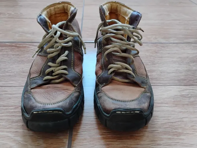 Bota de couro da marca  Sandro Moscoloni