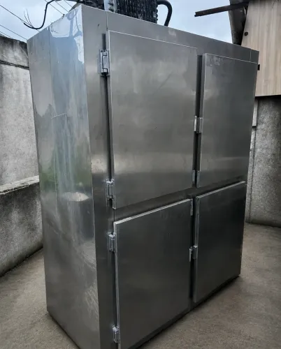 Vem nesse freezer de aço inoxidável quatro portas