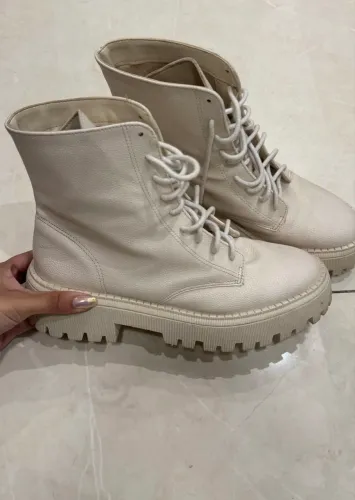 Bota Coturno Arezzo Off white 