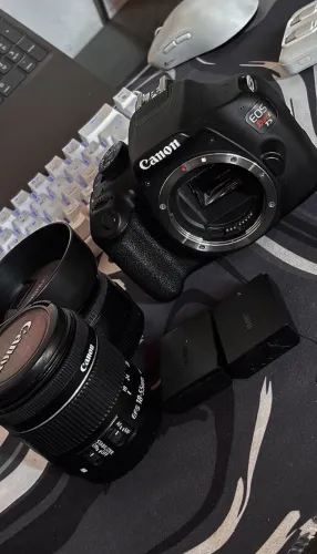 Canon t5 + 2 lentes + 2 baterias + bag