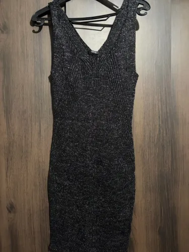 Vestido preto brilhante