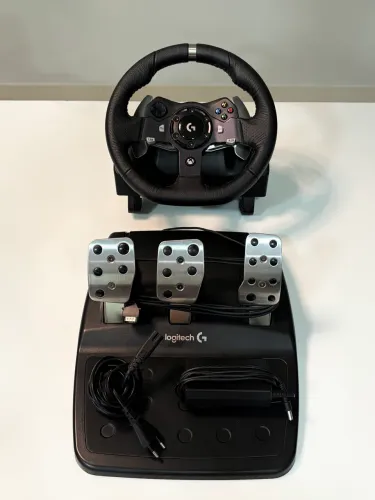 Volante Simulador Logitech G920 - Xbox Series X|S, One e PC