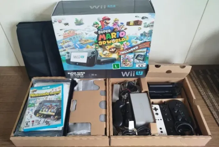Nintendo WiiU Original (NA CAIXA). Com GamePad, um Jogo, 2 Controles Wii Remote+Acessórios