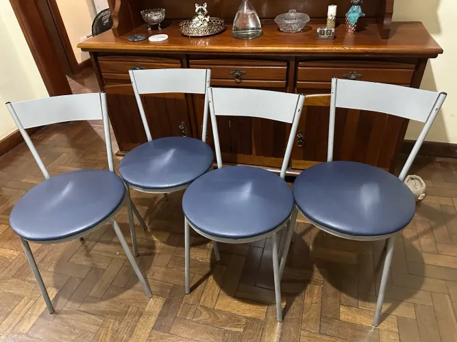 Kit 4 Cadeiras de Jantar Estofadas Redondas