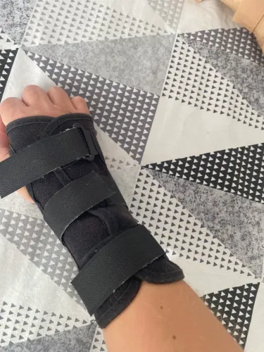 Órtese com tala para punho mão ambas as mãos