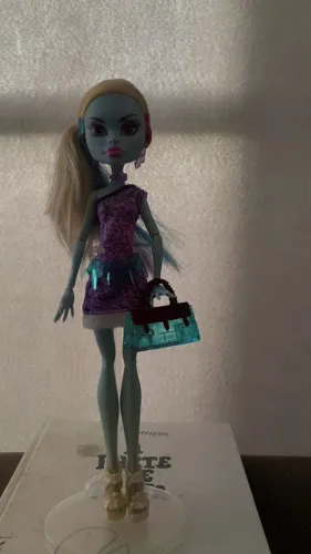 Boneca abbey Monster high