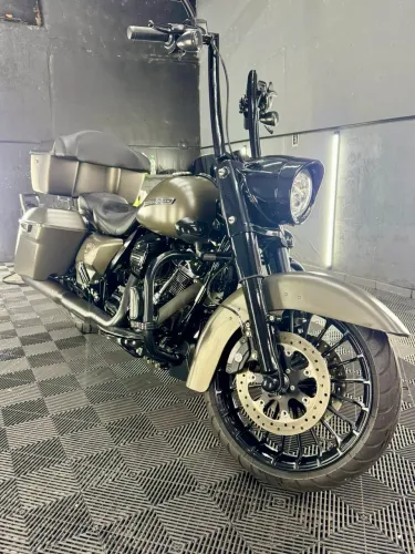 Harley Davison Road King Special 