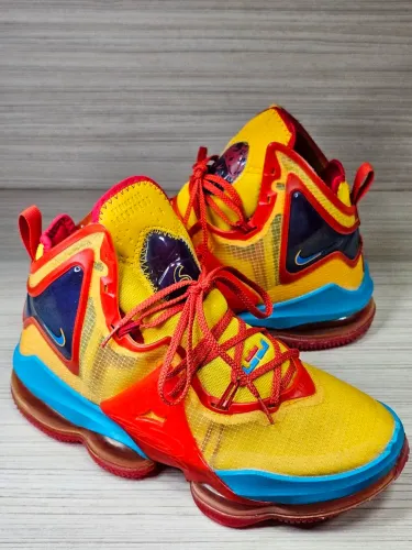 Nike LeBron 19 "Space Jam - Tune Squad"