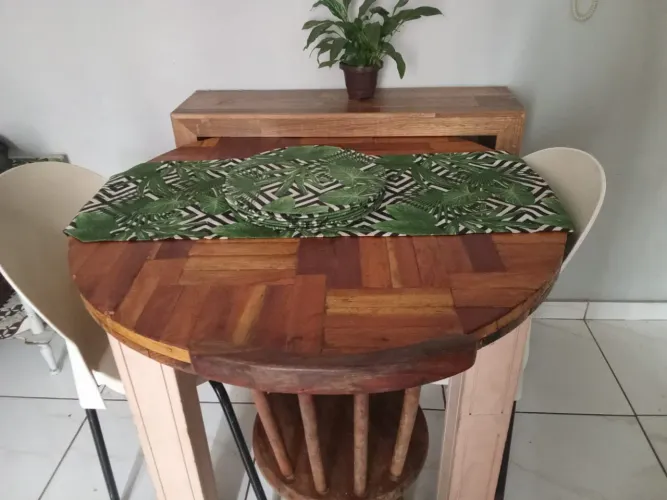 Mesa com cadeira 