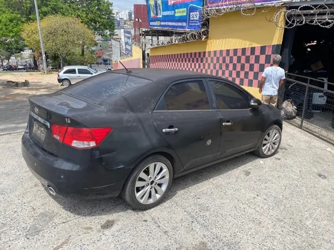 Lanterna trazeira cerato 600 cada lado