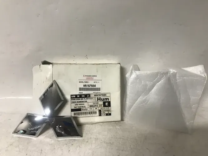 Emblema grade Mitsubishi L200 /Triton /Pajero Dakar