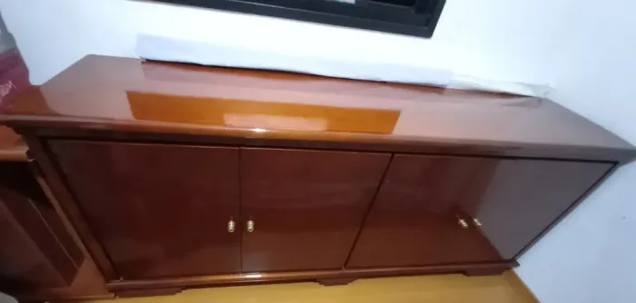 Vendo Buffet em mogno maciço c/ 4 portas, acompanha moldura com espelho R$ 1800,00