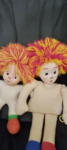 Bonecas Emília.