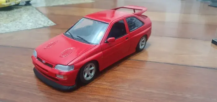 Ford Escort Cosworth - Ut Models 1/18