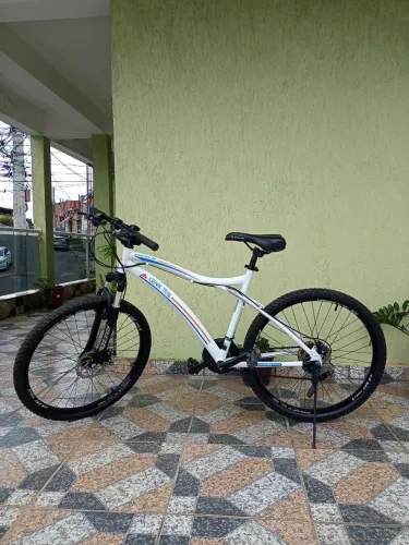 Bicicleta Ozark Extreme Trail aro 26 susp. Dianteiro 21 marchas cambio Shimano freio disco