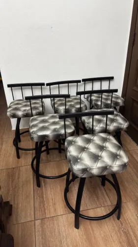 Banquetas antigas para mesa