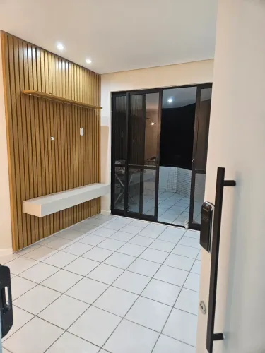 Belíssimo apartamento na Barra com 2 suítes com varanda, 2 vagas 110m2 