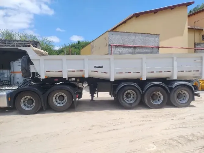 Carreta semi reboque caçamba 18 m3, basculante